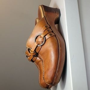 Frye Triple Ring British tan leather clogs size 6M